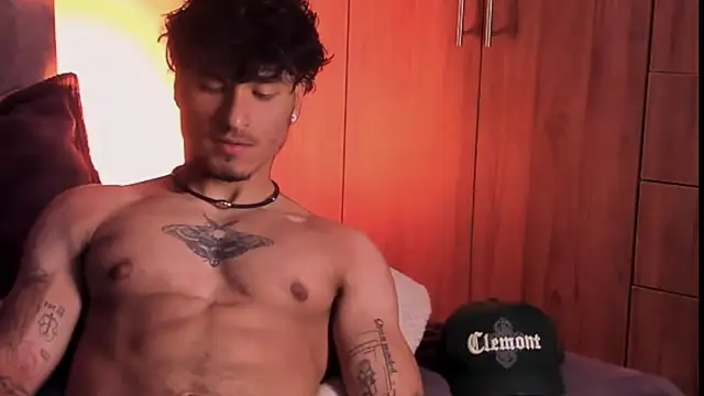 Snapshot of Thomas_Fit1 chatting on 09-17-25, 05:31 Thomas Fit1 online show from 09-17-25, 05:31