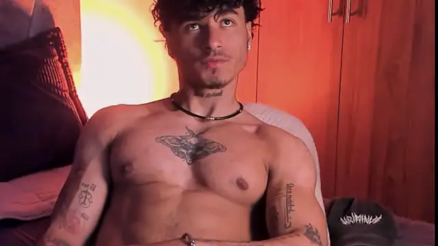 Snapshot of Thomas_Fit1 chatting on 09-18-25, 03:52 Thomas Fit1 online show from 09-18-25, 03:52