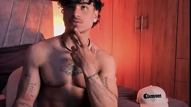 Snapshot of Thomas_Fit1 chatting on 09-21-25, 11:39 Thomas Fit1 online show from 09-21-25, 11:39