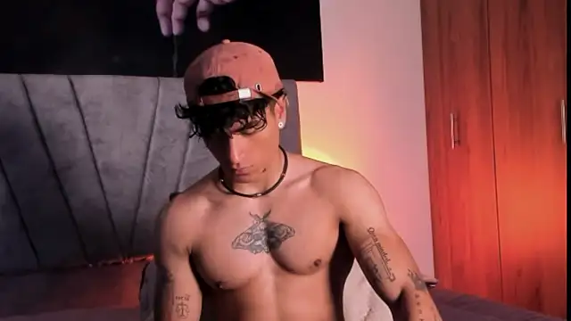 Snapshot of Thomas_Fit1 chatting on 10-10-25, 12:42 Thomas Fit1 online show from 10-10-25, 12:42