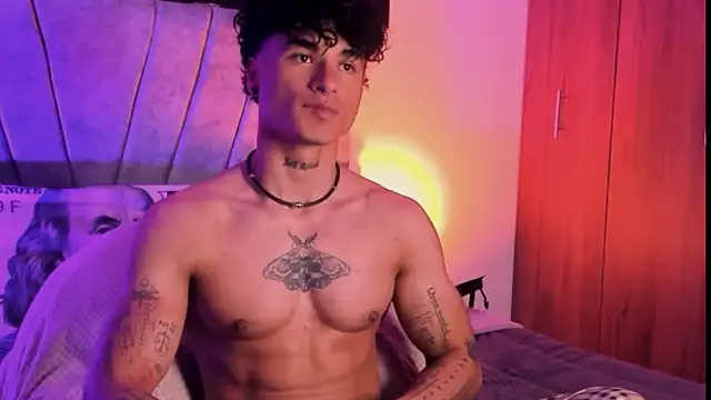 Snapshot of Thomas_Fit1 chatting on 10-18-25, 09:48 Thomas Fit1 online show from 10-18-25, 09:48