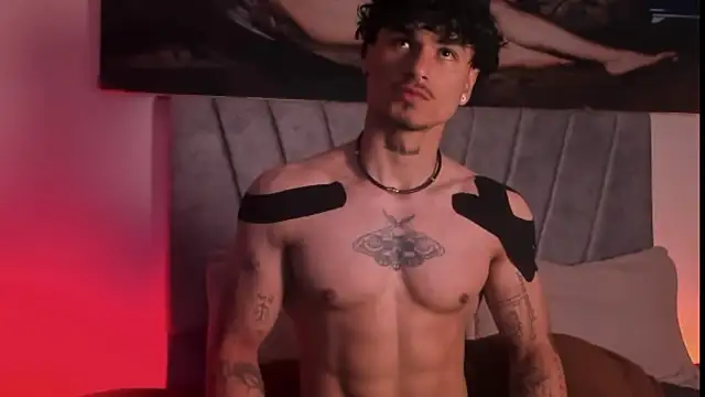 Snapshot of Thomas_Fit1 chatting on 11-25-25, 01:27 Thomas Fit1 online show from 11-25-25, 01:27