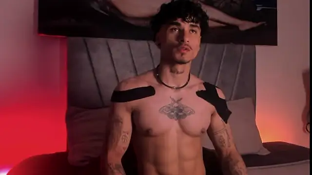 Snapshot of Thomas_Fit1 chatting on 11-27-25, 04:47 Thomas Fit1 online show from 11-27-25, 04:47