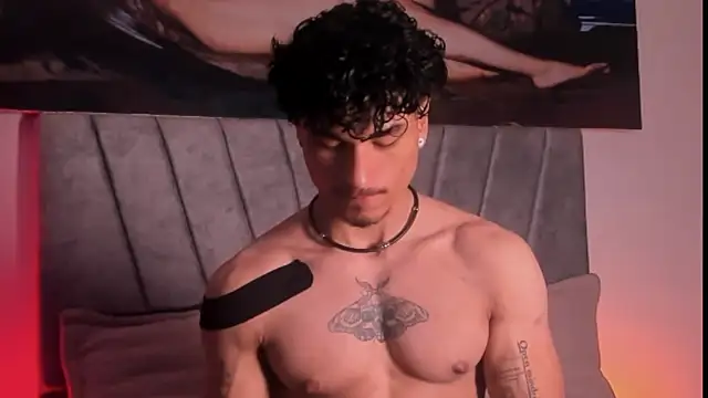 Snapshot of Thomas_Fit1 chatting on 11-28-25, 02:14 Thomas Fit1 online show from 11-28-25, 02:14