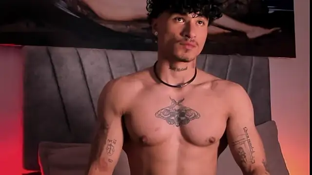 Snapshot of Thomas_Fit1 chatting on 01-08-26, 04:37 Thomas Fit1 online show from 01-08-26, 04:37