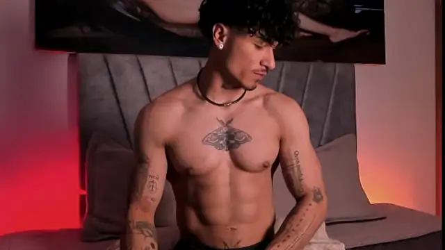 Snapshot of Thomas_Fit1 chatting on 01-09-26, 01:08 Thomas Fit1 online show from 01-09-26, 01:08