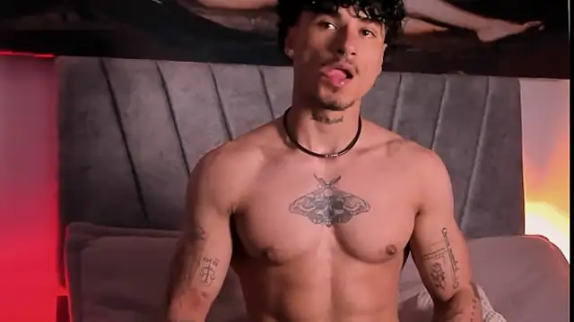 Snapshot of Thomas_Fit1 chatting on 01-14-26, 02:28 Thomas Fit1 online show from 01-14-26, 02:28