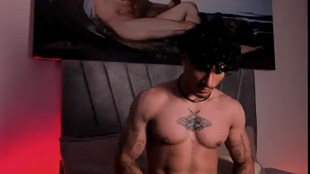 Snapshot of Thomas_Fit1 chatting on 01-16-26, 05:11 Thomas Fit1 online show from 01-16-26, 05:11