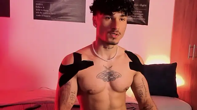 Snapshot of Thomas_Fit1 chatting on 02-10-26, 03:32 Thomas Fit1 online show from 02-10-26, 03:32