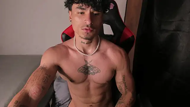 Snapshot of Thomas_Fit1 chatting on 05-23-26, 02:50 Thomas Fit1 online show from 05-23-26, 02:50
