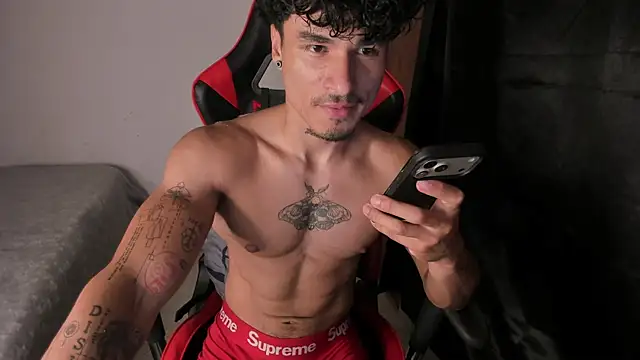 Snapshot of Thomas_Fit1 chatting on 05-30-26, 10:07 Thomas Fit1 online show from 05-30-26, 10:07