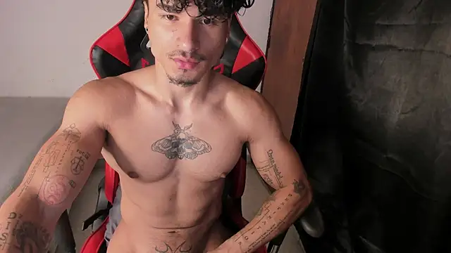 Snapshot of Thomas_Fit1 chatting on 06-01-26, 11:28 Thomas Fit1 online show from 06-01-26, 11:28