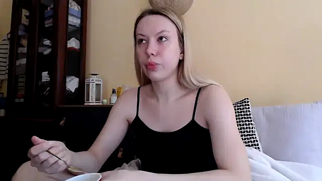 Snapshot of Scarlettford chatting on 12-03-24, 08:49 Scarlettford online show from 12-03-24, 08:49