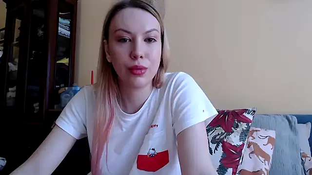 Snapshot of Scarlettford chatting on 12-19-24, 10:34 Scarlettford online show from 12-19-24, 10:34