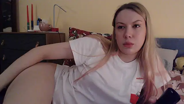 Snapshot of Scarlettford chatting on 12-19-24, 01:40 Scarlettford online show from 12-19-24, 01:40