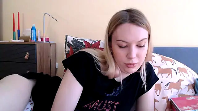 Snapshot of Scarlettford chatting on 12-20-24, 11:10 Scarlettford online show from 12-20-24, 11:10