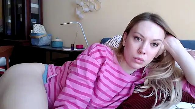 Snapshot of Scarlettford chatting on 02-07-25, 11:56 Scarlettford online show from 02-07-25, 11:56