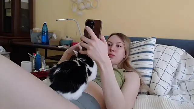 Snapshot of Scarlettford chatting on 02-21-25, 02:06 Scarlettford online show from 02-21-25, 02:06