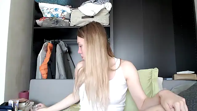 Snapshot of Scarlettford chatting on 09-18-25, 08:05 Scarlettford online show from 09-18-25, 08:05