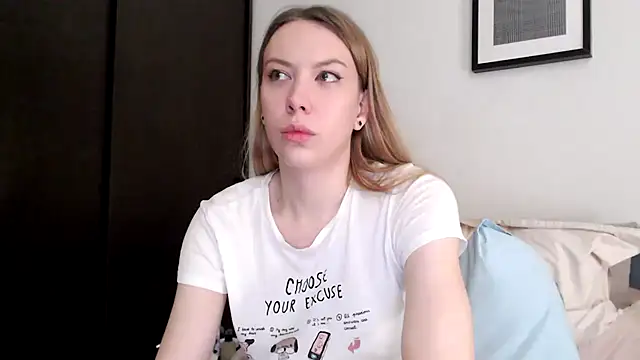 Snapshot of Scarlettford chatting on 10-26-25, 05:08 Scarlettford online show from 10-26-25, 05:08