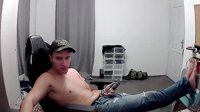 Snapshot of PKrisztian chatting on 11-22-25, 04:17 PKrisztian online show from 11-22-25, 04:17