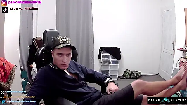 Snapshot of PKrisztian chatting on 12-21-25, 02:46 PKrisztian online show from 12-21-25, 02:46