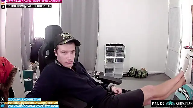 Snapshot of PKrisztian chatting on 02-04-26, 04:57 PKrisztian online show from 02-04-26, 04:57