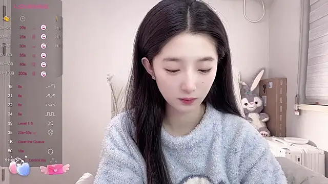 Snapshot of UU-1314 chatting on 02-20-25, 10:48 UU-1314 online show from 02-20-25, 10:48