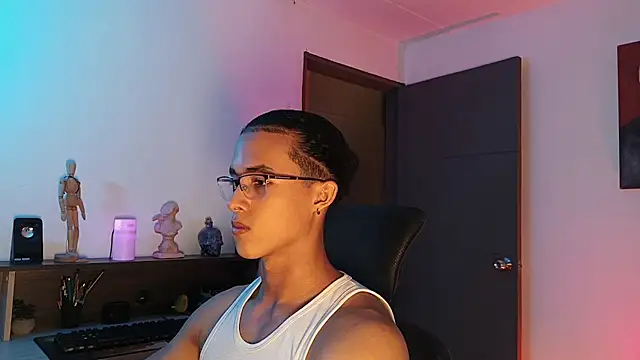 Snapshot of alejo_x3 chatting on 09-24-25, 11:52 alejo x3 online show from 09-24-25, 11:52