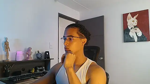 Snapshot of alejo_x3 chatting on 09-25-25, 04:21 alejo x3 online show from 09-25-25, 04:21