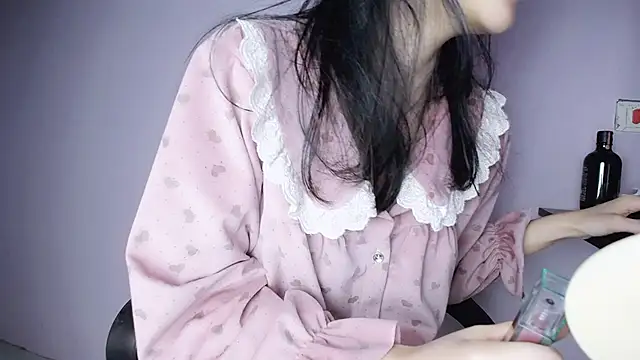 Snapshot of Baenee chatting on 01-12-25, 01:05 Baenee online show from 01-12-25, 01:05