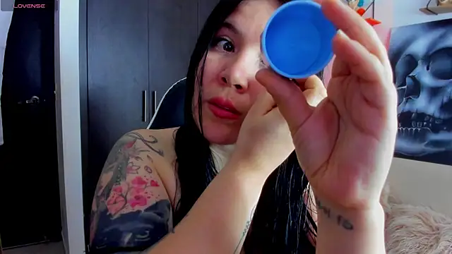 Snapshot of AilynRed chatting on 08-05-26, 03:20 AilynRed online show from 08-05-26, 03:20