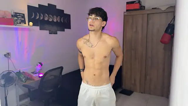 Kisan Smith online show from 10-13-25, 02:55