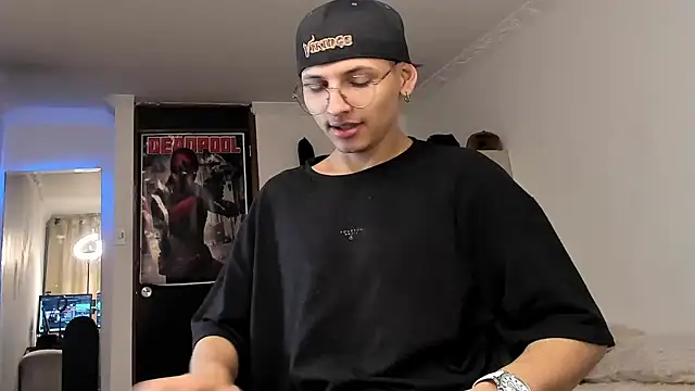 a lejandro 0 8 online show from 12-21-24, 08:28