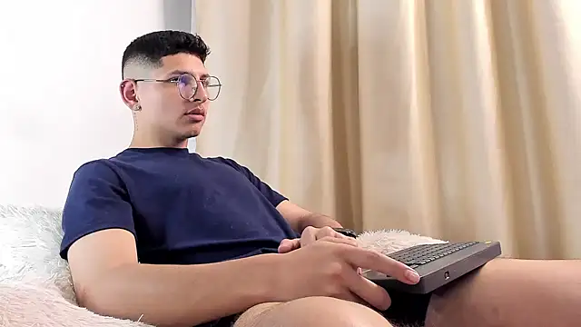 a lejandro 0 8 online show from 02-07-25, 04:16