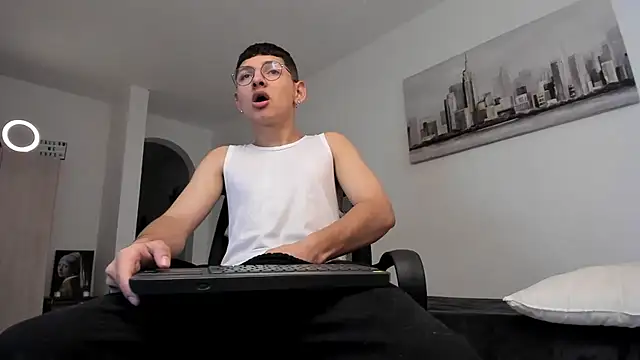 a lejandro 0 8 online show from 03-10-25, 02:37