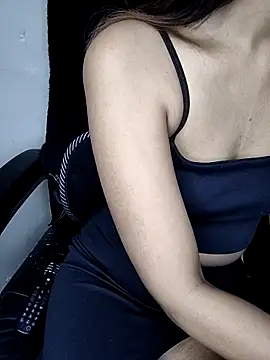 Snapshot of Leeeezzzz_roy chatting on 11-25-25, 08:20 Leeeezzzz roy online show from 11-25-25, 08:20