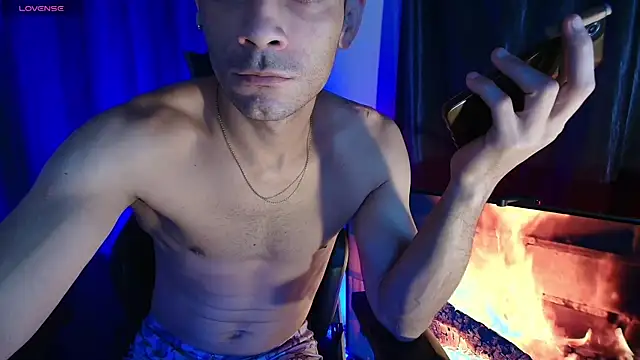 sexyboycolombi4 online show from 06-23-26, 09:46