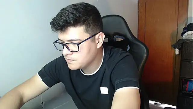 Plug Control online show from 12-22-25, 05:43