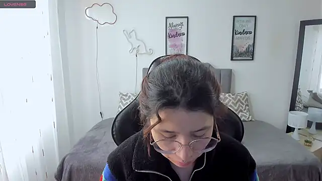 Amy joones online show from 10-22-25, 12:27