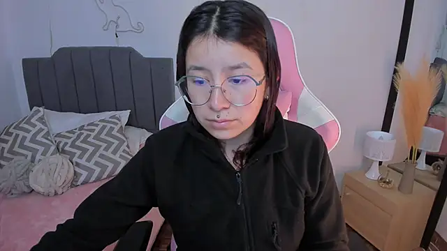 Amy joones online show from 04-11-26, 11:25