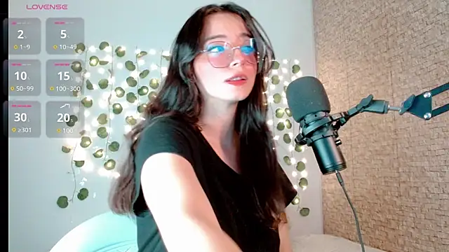 Snapshot of emma_unu chatting on 12-04-24, 01:09 emma unu online show from 12-04-24, 01:09