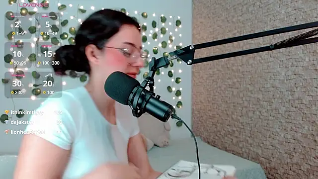 Snapshot of emma_unu chatting on 01-06-25, 05:52 emma unu online show from 01-06-25, 05:52