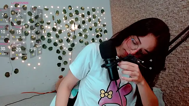 Snapshot of emma_unu chatting on 01-14-25, 02:50 emma unu online show from 01-14-25, 02:50