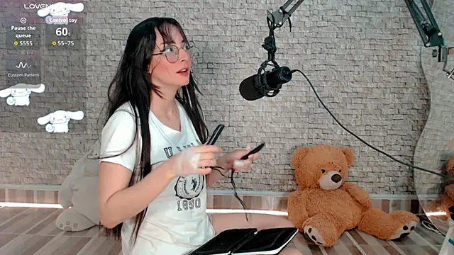 Snapshot of emma_unu chatting on 05-01-26, 03:00 emma unu online show from 05-01-26, 03:00