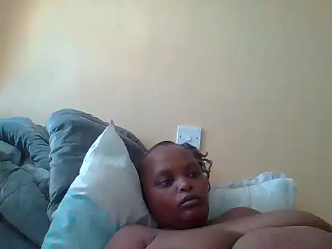 Snapshot of Sexxy-Shie chatting on 02-22-25, 01:57 Sexxy-Shie online show from 02-22-25, 01:57