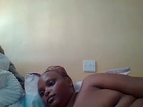 Snapshot of Sexxy-Shie chatting on 03-18-25, 01:20 Sexxy-Shie online show from 03-18-25, 01:20