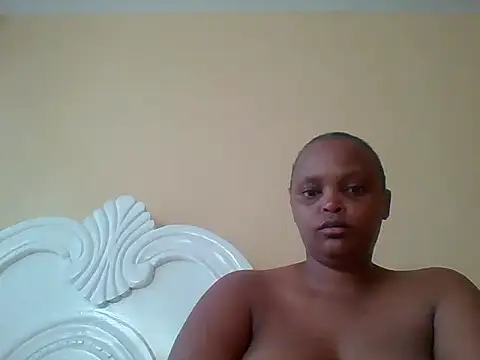 Snapshot of Sexxy-Shie chatting on 11-17-25, 02:12 Sexxy-Shie online show from 11-17-25, 02:12