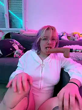 Snapshot of LaskaLeRoomba chatting on 12-02-25, 09:58 LaskaLeRoomba online show from 12-02-25, 09:58