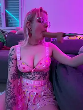 Snapshot of LaskaLeRoomba chatting on 01-17-26, 09:40 LaskaLeRoomba online show from 01-17-26, 09:40